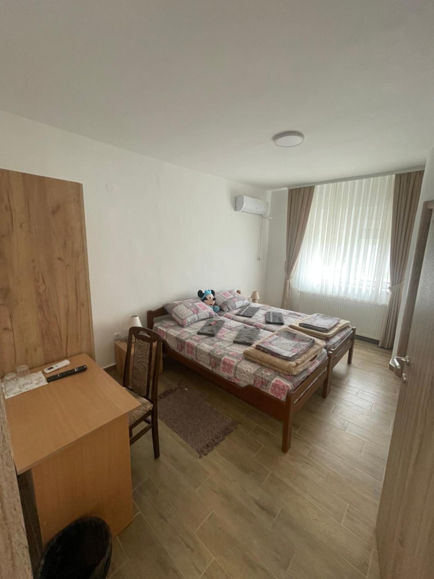 Zuta Osa Bela Crkva (Banat) Exterior foto