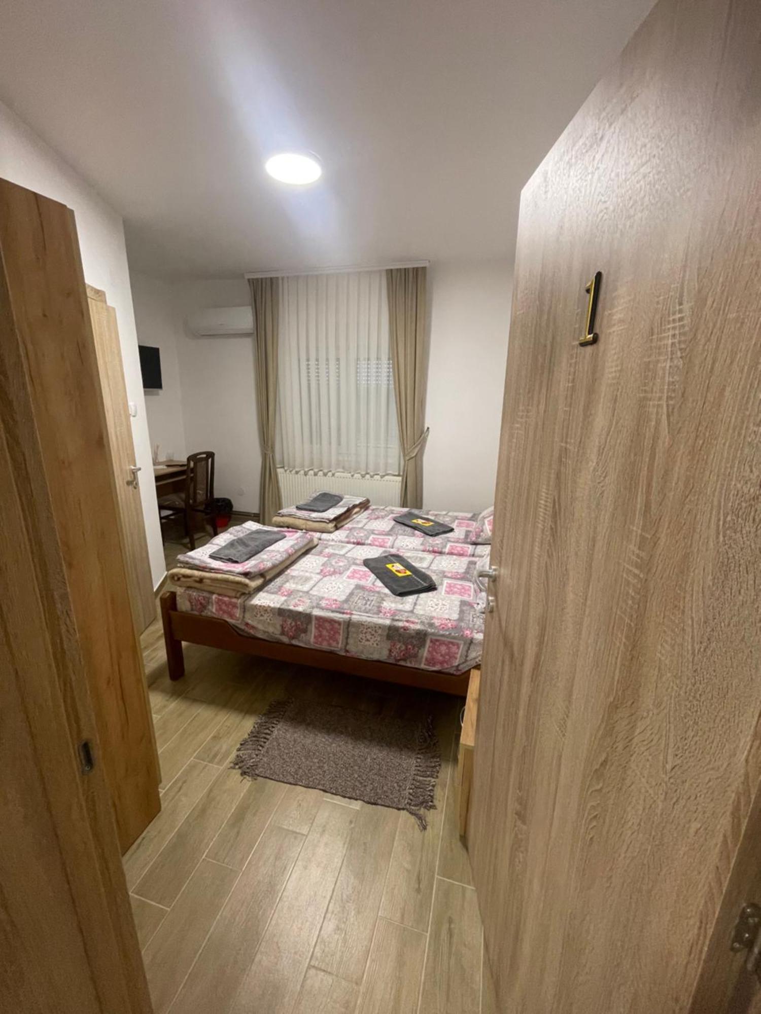 Zuta Osa Bela Crkva (Banat) Exterior foto